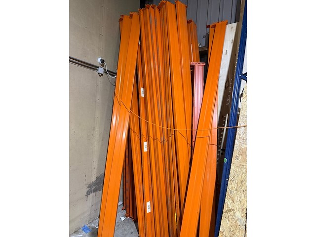 Ca 65 ligger voor palletstelling, oranje - afbeelding 1 van  3