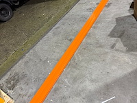 Ca 65 ligger voor palletstelling, oranje - afbeelding 2 van  3