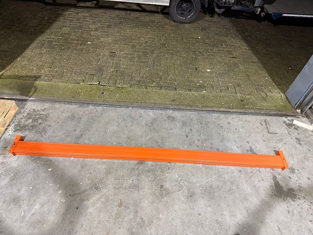 Ca 65 ligger voor palletstelling, oranje - afbeelding 3 van  3