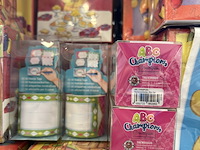 Ca. 65x divers speelgoed w.o. stickers, w.o. abc champions, decorata party - afbeelding 5 van  7