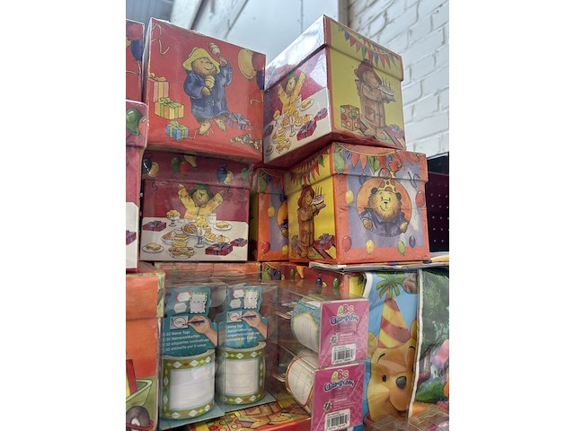 Ca. 65x divers speelgoed w.o. stickers, w.o. abc champions, decorata party - afbeelding 6 van  7