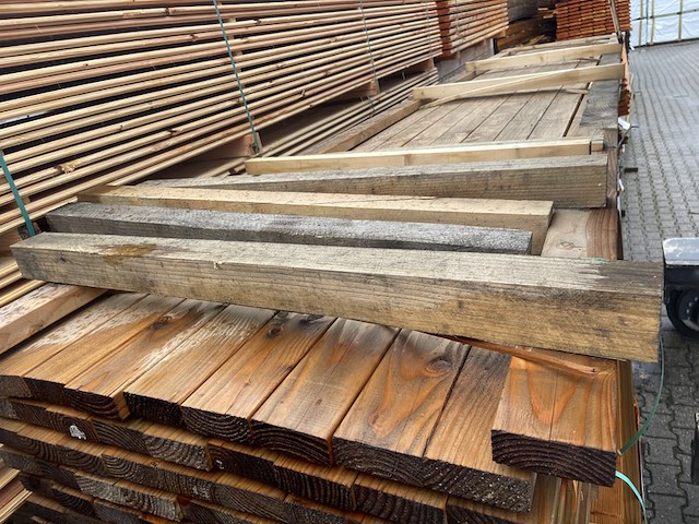 Ca. 65x douglas balken geschaafd, 40x100mm, lengte 500cm - afbeelding 1 van  3