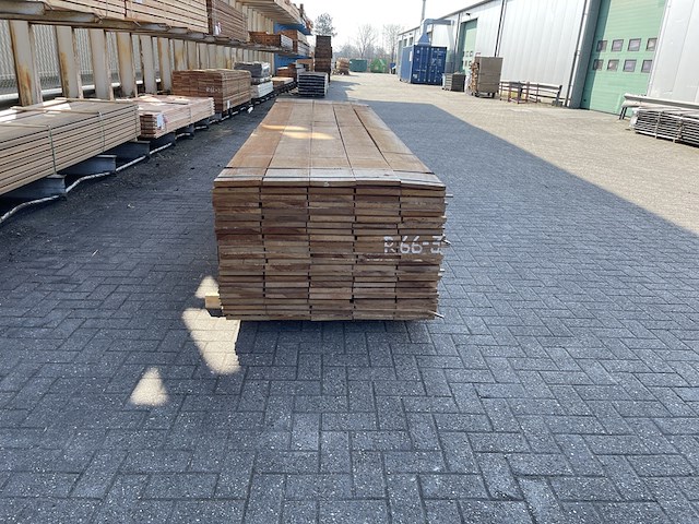 Ca. 65x guyana teak beschoeiingsplanken, 20x200mm, lengte 200cm - afbeelding 2 van  4