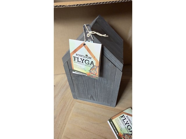 Ca. 65x insectenhotels & vlinderhuizen, kowloon / flyga - afbeelding 2 van  19