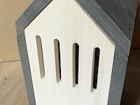 Ca. 65x insectenhotels & vlinderhuizen, kowloon / flyga - afbeelding 3 van  19