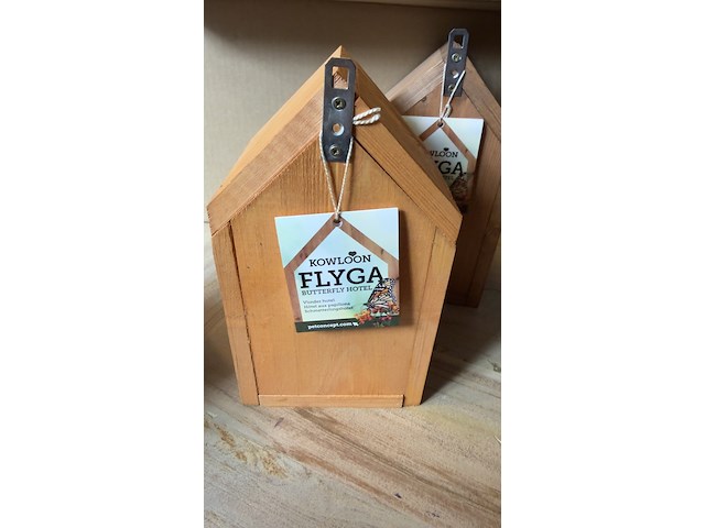 Ca. 65x insectenhotels & vlinderhuizen, kowloon / flyga - afbeelding 5 van  19
