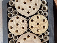 Ca. 65x insectenhotels & vlinderhuizen, kowloon / flyga - afbeelding 9 van  19