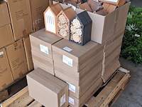 Ca. 65x insectenhotels & vlinderhuizen, kowloon / flyga - afbeelding 12 van  19