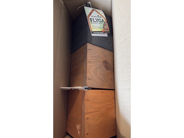 Ca. 65x insectenhotels & vlinderhuizen, kowloon / flyga - afbeelding 17 van  19