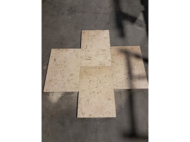 Ca. 65x natuurstenen tegel - afbeelding 1 van  4