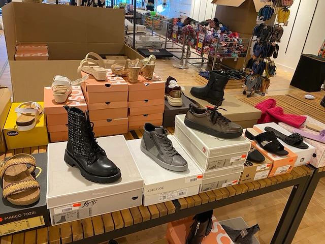 Ca. 66x damesschoenen, posh, geox, tamaris, ugg etc. - afbeelding 5 van  5