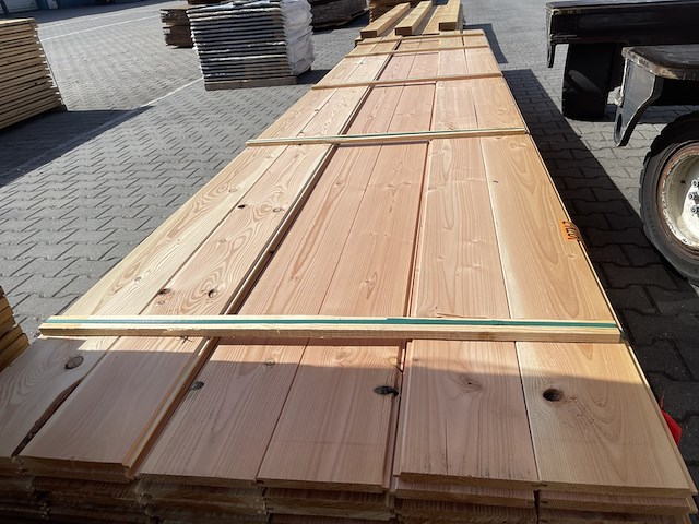 Ca. 66x douglas veer en groef, 18x185mm, lengte 500cm - afbeelding 1 van  3