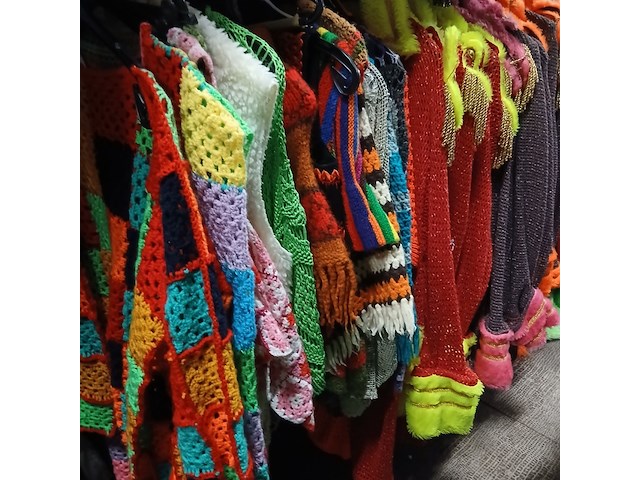 Ca. 66x flower power outfits en carnavalsjassen - afbeelding 1 van  2