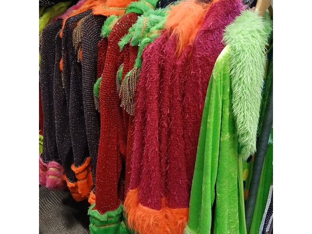 Ca. 66x flower power outfits en carnavalsjassen - afbeelding 2 van  2