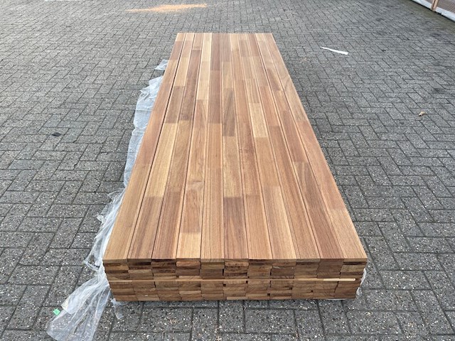 Ca. 66x guyana teak vlonderplanken gevingerlast, 21x90mm, lengte 400cm - afbeelding 1 van  3