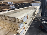 Ca. 66x vuren regels, 32x58mm, lengte 420cm - afbeelding 2 van  3