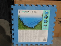 Ca. 67, 5 m2 ondervloer bestway flow clear. 30 pakken a 2,25 m2 - afbeelding 2 van  2