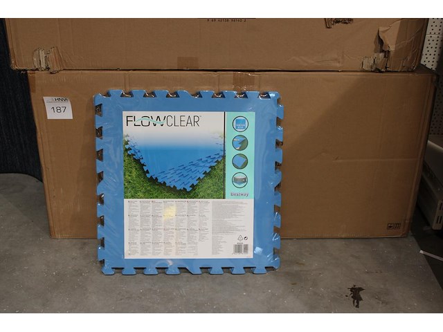 Ca. 67, 5 m2 ondervloer bestway flow clear. 30 pakken a 2,25 m2 - afbeelding 1 van  1