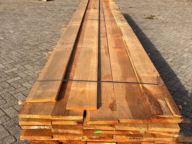 Ca. 67x douglas planken fijnbezaagd, 25x200mm, lengte 600cm - afbeelding 1 van  3