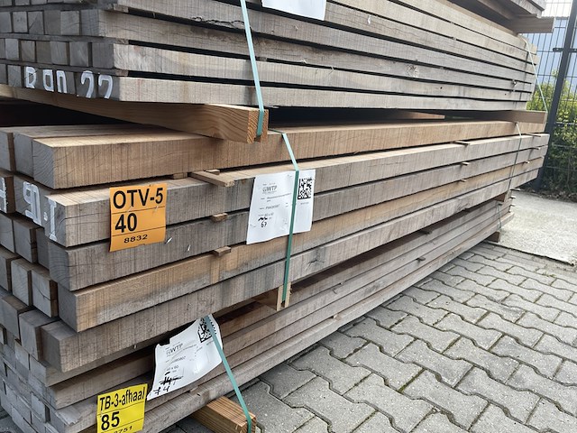 Ca. 67x massaranduba palen fijnbezaagd, 60x60mm, lengte 305cm - afbeelding 4 van  4