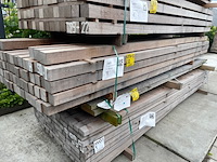 Ca. 67x massaranduba palen fijnbezaagd, 60x60mm, lengte 305cm - afbeelding 4 van  4