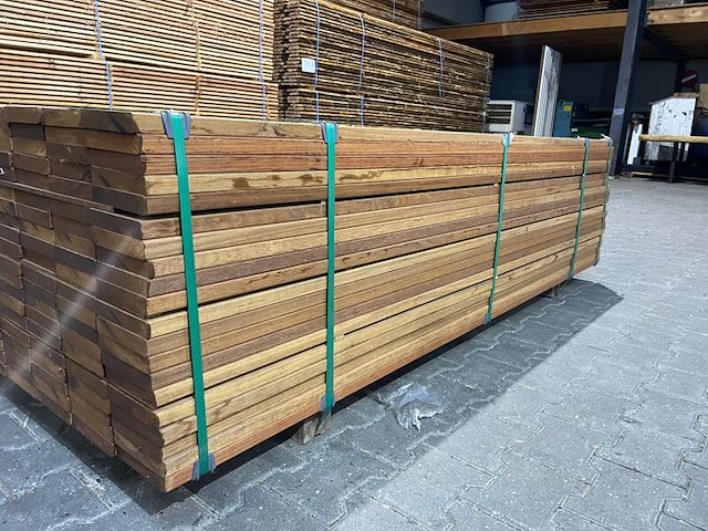 Ca. 68x guyana teak planken geschaafd, 25x140mm, lengte 215cm - afbeelding 2 van  4