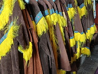 Ca. 68x indianen outfits - afbeelding 1 van  5