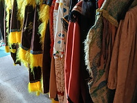 Ca. 68x indianen outfits - afbeelding 2 van  5