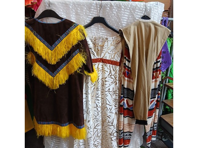 Ca. 68x indianen outfits - afbeelding 3 van  5