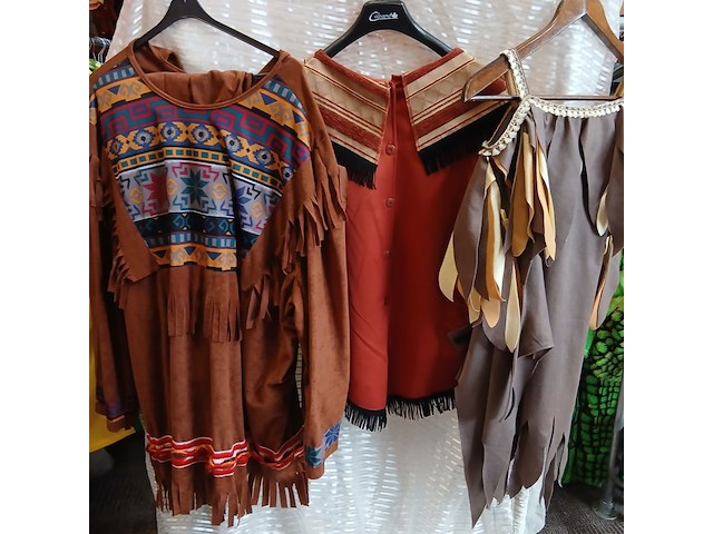 Ca. 68x indianen outfits - afbeelding 4 van  5
