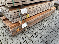 Ca. 68x massaranduba palen fijnbezaagd, 60x60mm, lengte 305cm - afbeelding 4 van  4