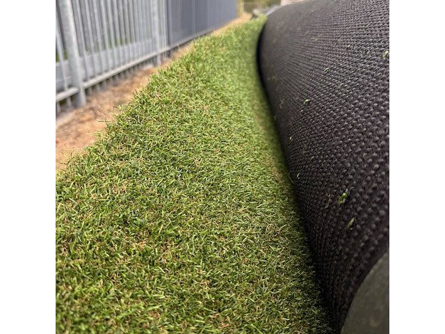 Ca. 69,2m2 kunstgras, 25 mm hoog, groen - afbeelding 2 van  2