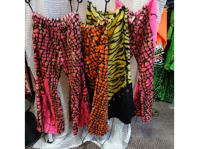 Ca. 69x carnaval feestkleding - afbeelding 3 van  4
