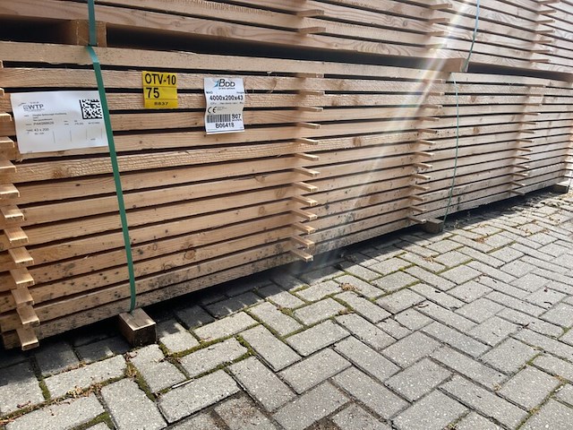 Ca. 69x douglas balken fijnbezaagd, 43x200mm, lengte 400cm - afbeelding 4 van  4