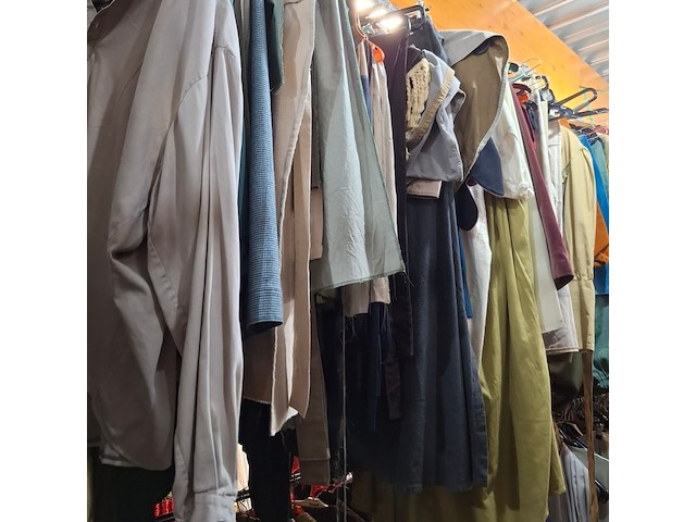 Ca. 69x toneel bovenkleding - afbeelding 1 van  4