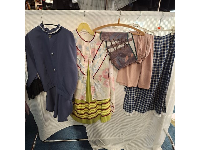 Ca. 69x toneel bovenkleding - afbeelding 2 van  4