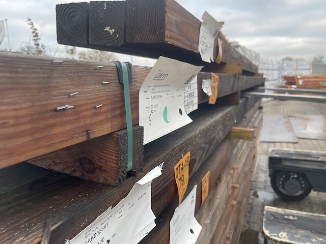 Ca. 6x douglas balken geschaafd, 90x90mm, lengte 500cm - afbeelding 2 van  3