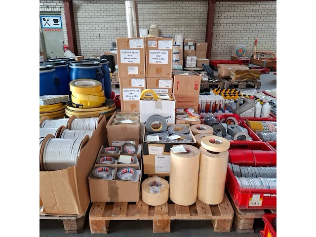 Ca. 700x diverse rollen tape - afbeelding 1 van  18