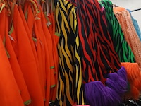 Ca. 70x carnaval feestkleding neon - afbeelding 1 van  8