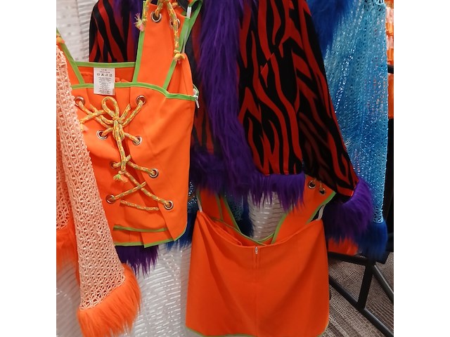 Ca. 70x carnaval feestkleding neon - afbeelding 7 van  8