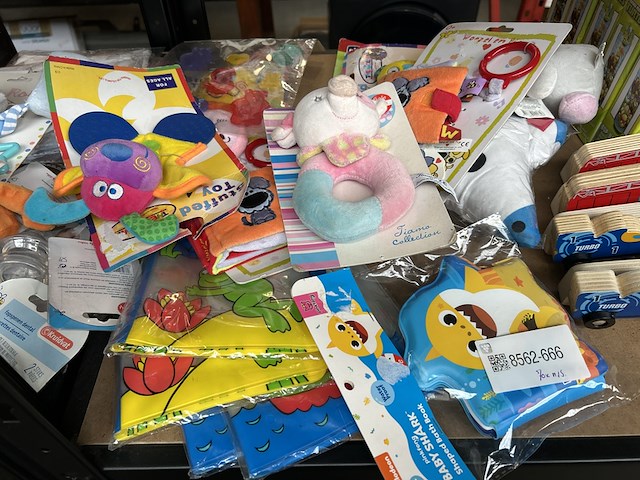 Ca. 70x diverse baby-/kinderspeelgoed, w.o. woezel en pip, nickelodeon - afbeelding 1 van  3