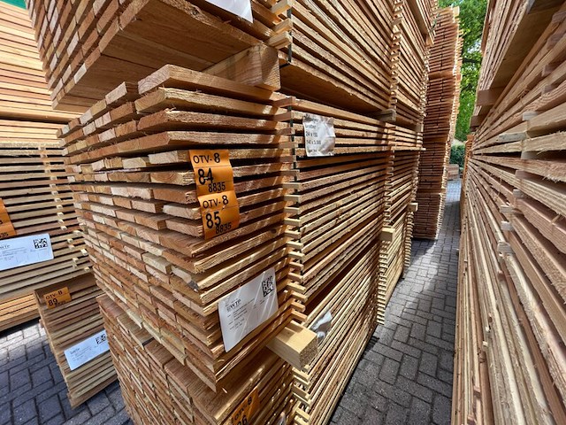 Ca. 70x douglas planken fijnbezaagd, 24x150mm, lengte 300cm - afbeelding 4 van  4