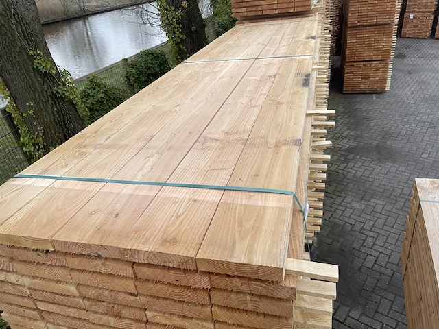 Ca. 70x douglas planken fijnbezaagd, 43x200cm, lengte 300cm - afbeelding 1 van  4