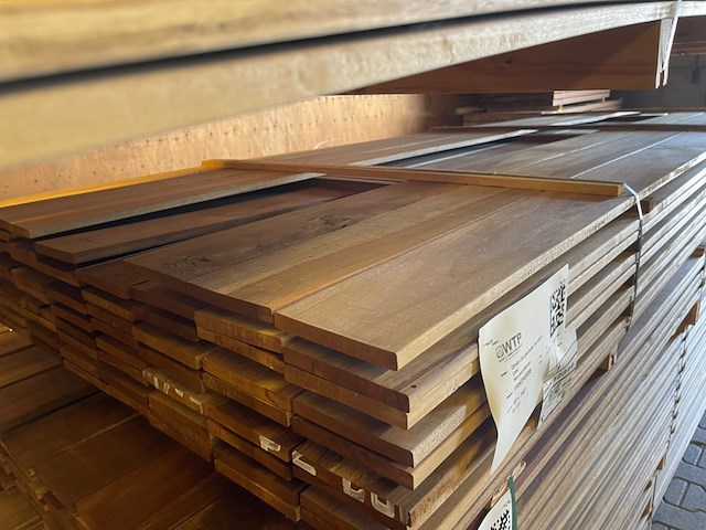 Ca. 70x guyana ipé country grade planken geschaafd, 18x140mm, lengte 350cm - afbeelding 1 van  3