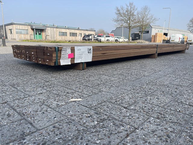 Ca. 70x guyana teak planken geschaafd, 25x140mm, lengte 215cm - afbeelding 2 van  4