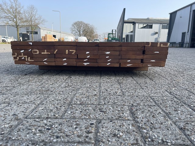 Ca. 70x guyana teak planken geschaafd, 25x140mm, lengte 215cm - afbeelding 3 van  4