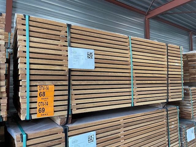 Ca. 70x guyana teak planken geschaafd, 25x145mm, lengte 175cm - afbeelding 4 van  4