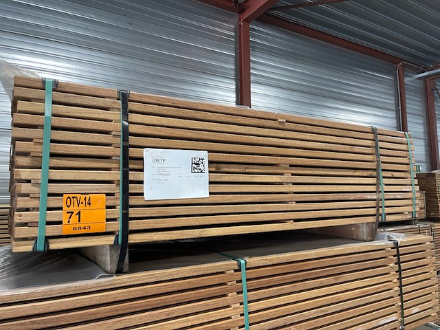 Ca. 70x guyana teak planken geschaafd, 25x145mm, lengte 175cm - afbeelding 4 van  4