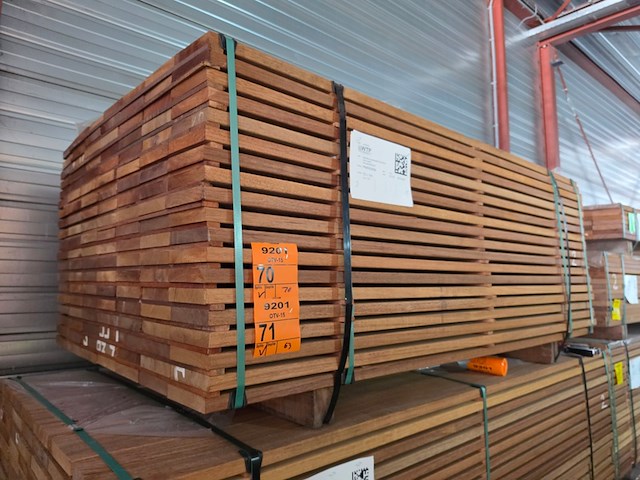 Ca. 70x guyana teak planken geschaafd, 25x145mm, lengte 175cm - afbeelding 4 van  4
