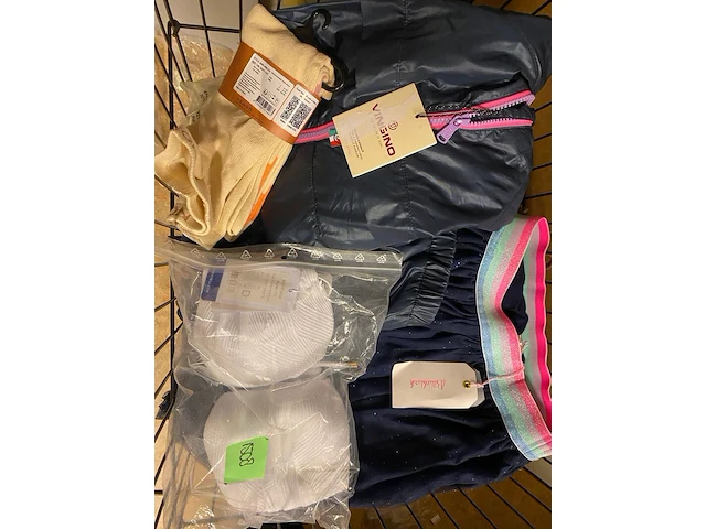 Ca. 70x kleding, hunkemöller, tommy hilfigher, cyell etc. - afbeelding 1 van  5